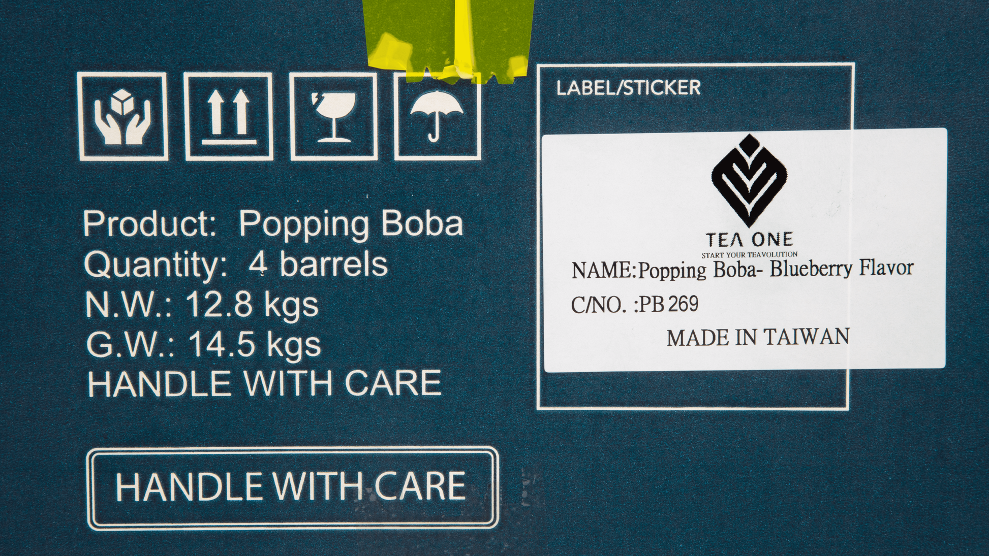 Close-up of TEA ONE Blueberry Popping Boba carton label – flavor, quantity and weight information.