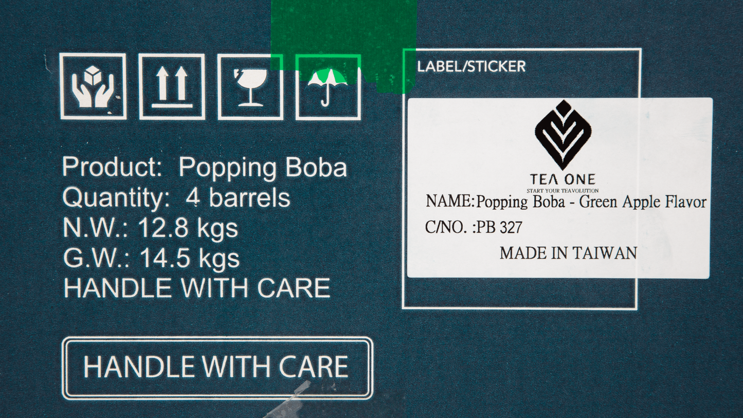 Close-up of TEA ONE Green Apple Popping Boba carton label – flavor, quantity and weight information.