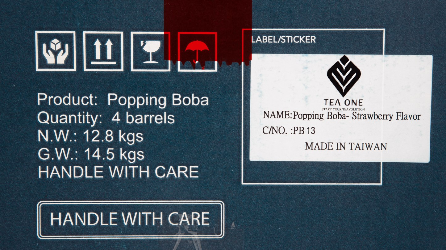 Close-up of TEA ONE Strawberry Popping Boba carton label – flavor, quantity and weight information.