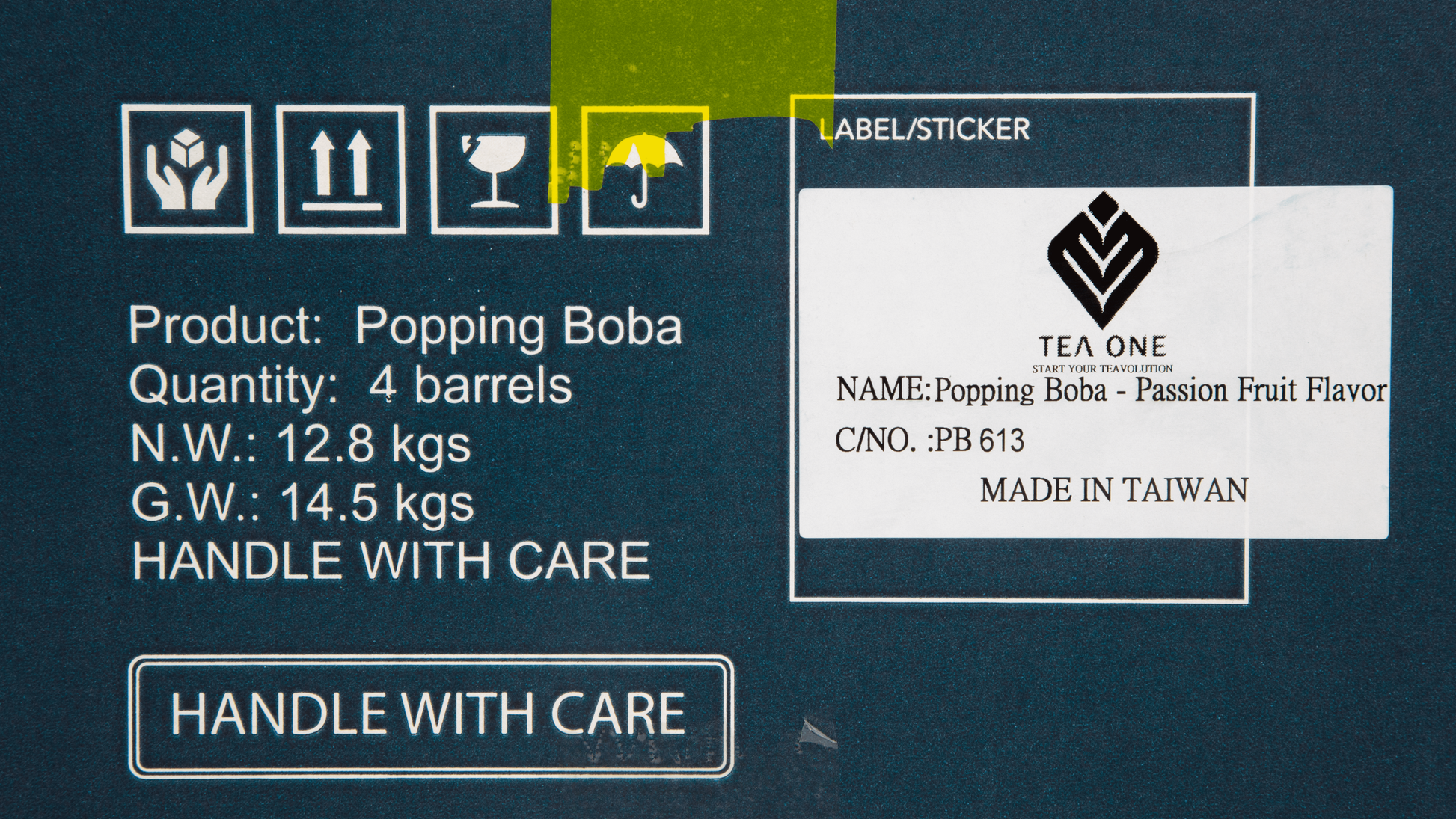 Close-up of TEA ONE Passion Fruit Popping Boba carton label – flavor, quantity and weight information.